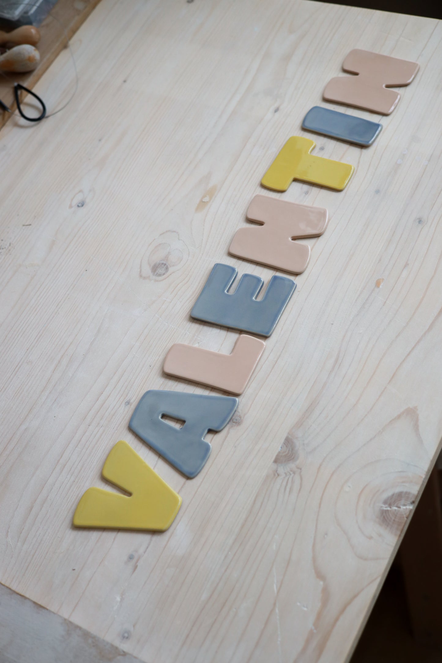Wandbuchstaben JOYful - klein 9,5 cm